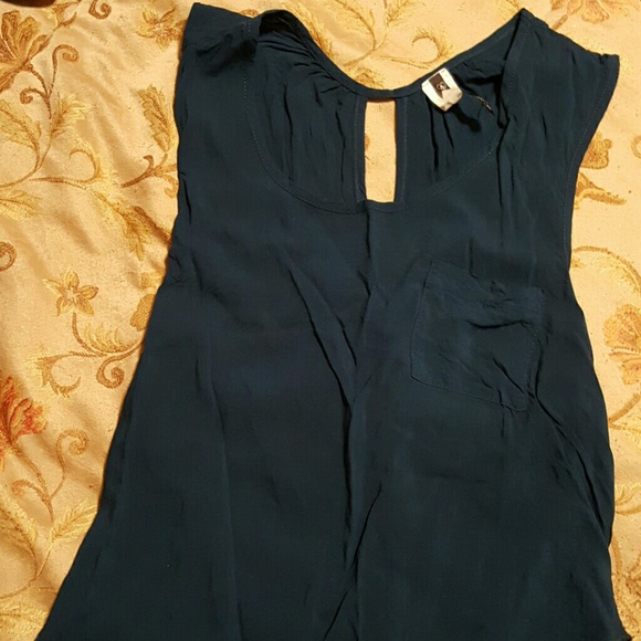 Top - Picture 2 of 2